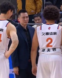 华体会体育登录入口-上海男篮14连胜，卢伟赛后发言体现智慧，洛夫顿引卢伟不满被喷！
